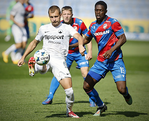 ONLINE: Liberec - Plzeň 0:1, skóre otevírá Ladra, Jedlička maří Soliuovu šanci