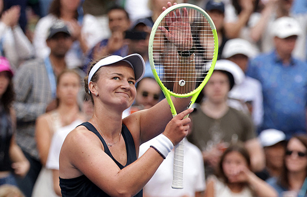 Senzace! Krejčíková přežila osm mečbolů, čtvrtfinále mají i Lehečka a Vondroušová