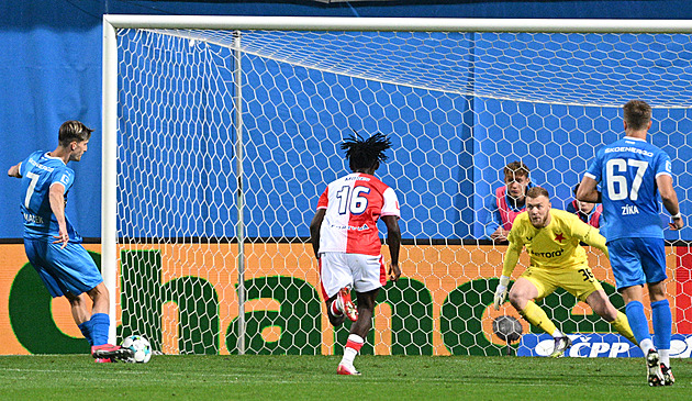 Rozhodčí opakovali penaltu proti Slavii správně, oznámila komise. Černý chyboval