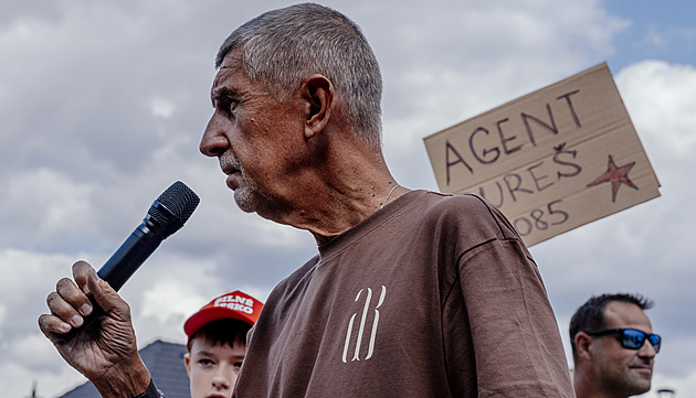 Na Babiše zaútočil na mítinku muž berlí, šéf ANO je v nemocnici