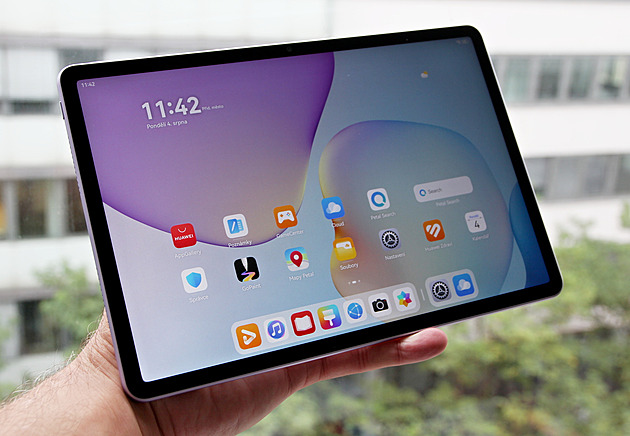 Nový tablet má matný displej i bohaté příslušenství. Chybí však zásadní věc