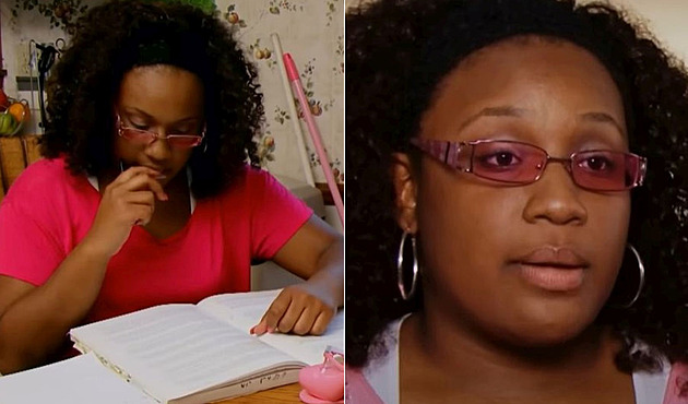 Žena je závislá na žvýkání lepicí pásky, občas ji i spolkne