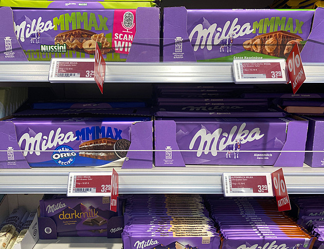 Milka v Německu zdražila a zmenšila se, spotřebitelé posílají výrobce k soudu