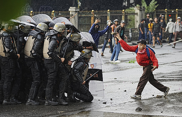 Indonésie je v plamenech. Protesty ukázaly chronické neduhy asijského tygra