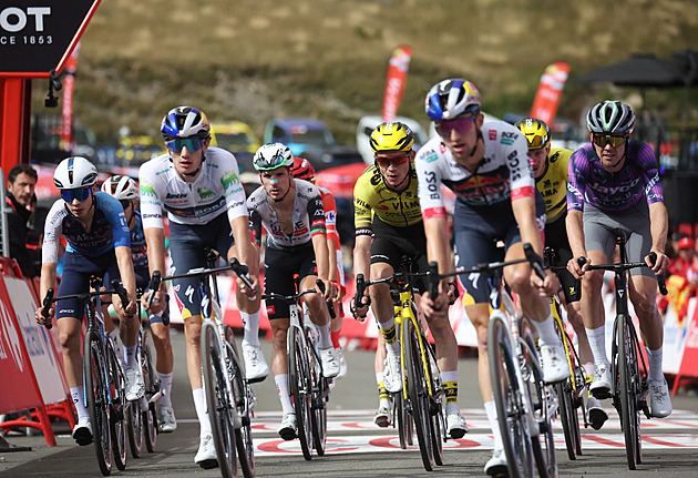 Vuelta ONLINE: Náročný den. V úniku je Pedersen či Soler, peloton je ale blízko