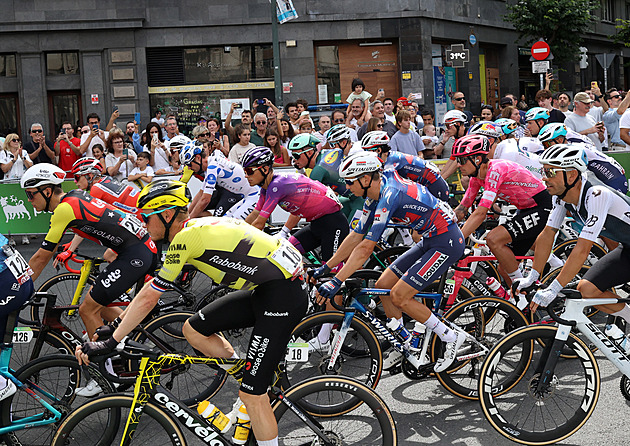 Vuelta ONLINE: Náročný den. V úniku už zbývá jen Soler, peloton je nedaleko