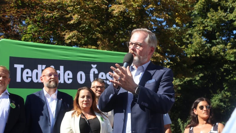 Propalestinští demonstranti narušili mítink Spolu v Praze. Skandovali hesla o genocidě v Gaze