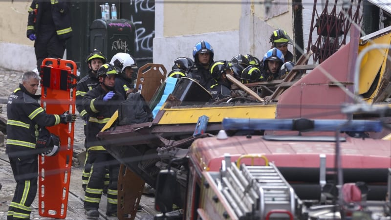 Děsivé svědectví z Lisabonu: Vagon se po nárazu rozpadl jako krabice, jeden člověk vyskočil