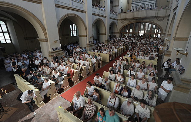 Stovky lidí přišly v centru Prahy i do kostelů uctít dětské oběti v Pásmu Gazy