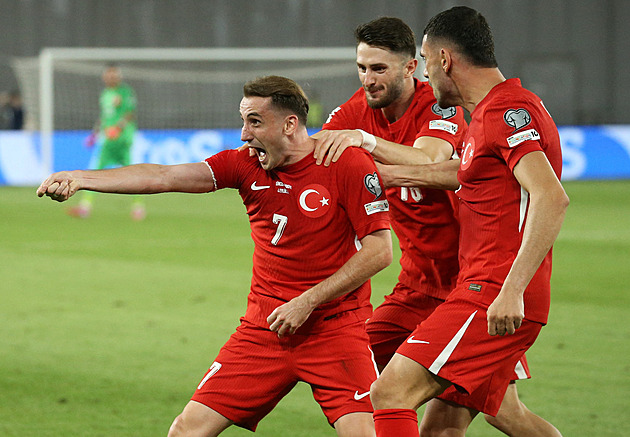 Jasný náskok, pak drama. Turci v kvalifikaci na MS přestříleli Gruzii, slaví také Wales