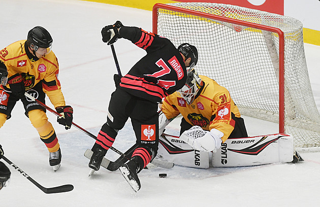 Vítězná rána kapitána. Sparta zdolala švédské mistry, nájezdy rozhodl Chlapík