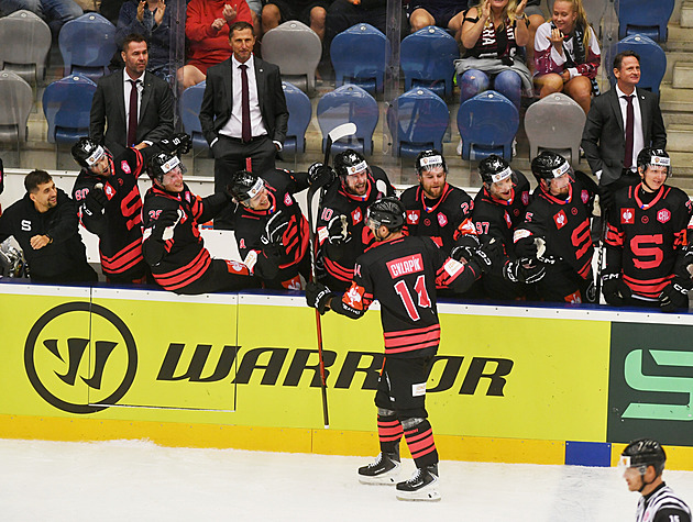 Vítězná rána kapitána. Sparta zdolala švédské mistry, nájezdy rozhodl Chlapík