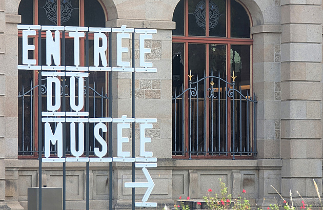 Zloději ve Francii ukradli z muzea čínský porcelán za čtvrt miliardy korun