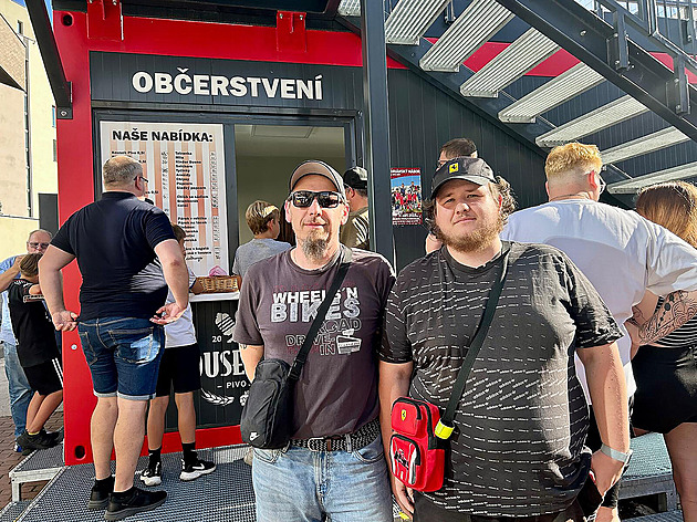 Ani pivo ani klobása. To jsme na fotbale? divili se fanoušci na bizarním přáteláku