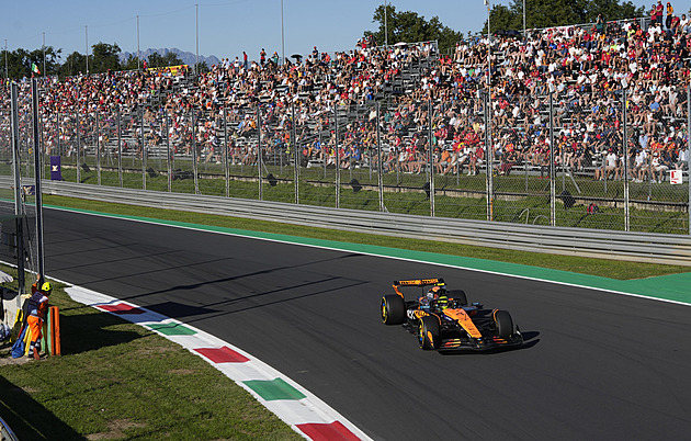 Nejrychlejší čas v trénincích v Monze zajel Norris, dařilo se i jezdcům Ferrari