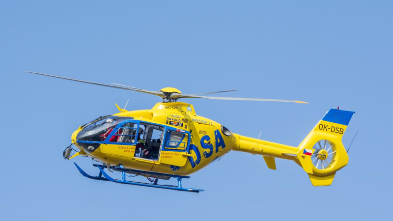 Exploze v sušické restauraci: Výbuch zranil několik lidí, letěl pro ně vrtulník