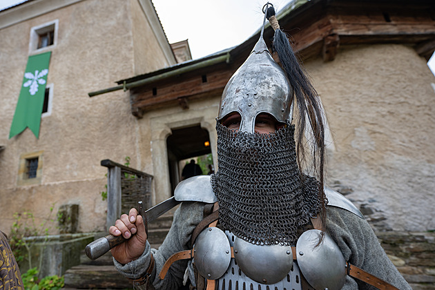 Číňan ve zbroji. Na festival hry Kingdom Come přijeli fanoušci z celého světa