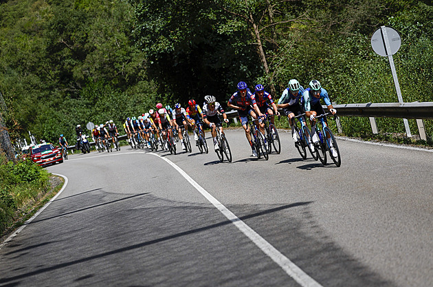 Vuelta ONLINE: Z Otrubovy skupiny unikají Vine a Vervaecke, peloton je daleko
