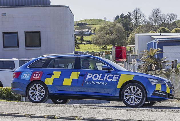 Na Zélandu zastřelili muže, jenž byl čtyři roky na útěku s dětmi. Ty našli v lesích