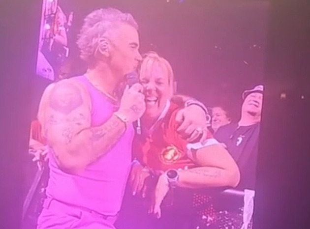 Robbie Williams zpíval jenom pro ni. Voní jako superstar, říká fanynka z Jablonce