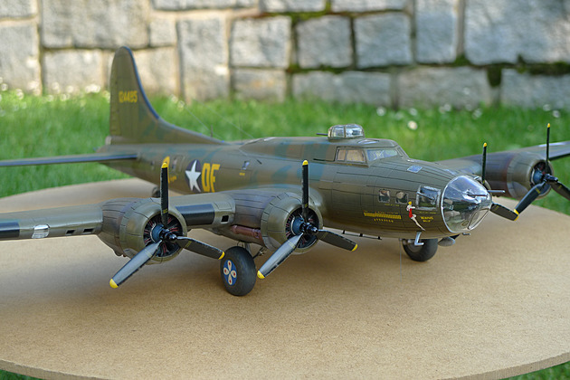 Horor se šťastným koncem. Příběh letounu i modelu B-17 Memphiské krásky