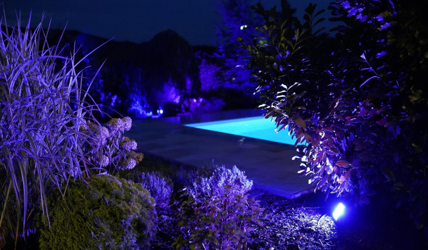 Zahrada, jakou vám bude soused závidět! Vyzkoušeli jsme venkovní světla Govee