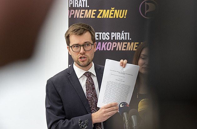 Opusťte řečniště, vyzvala Babiše šéfka Sněmovny. Hrozila, že ho nechá vyvést