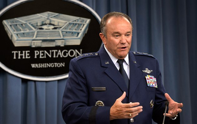 Bez munice jsou vzdušné síly jen letecká show, nabádá Evropu generál Breedlove