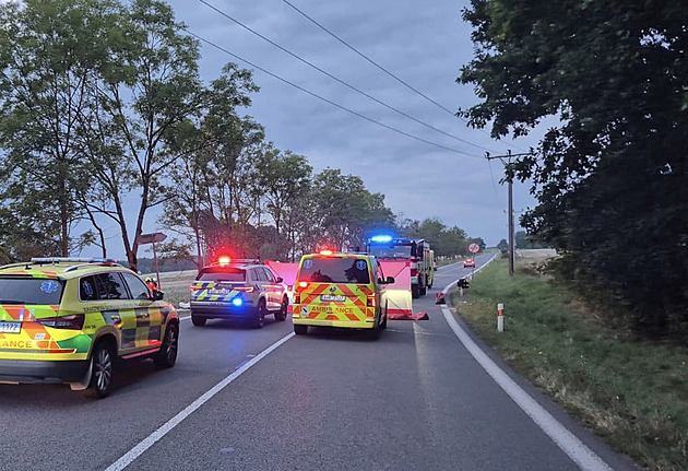 Tragická nehoda na Královédvorsku. Při srážce aut zemřeli čtyři lidé