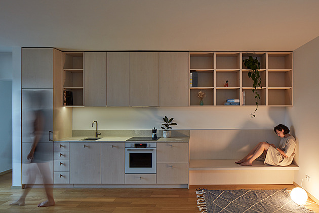 Když propíchnete strop, vznikne střešní terasa. Z ateliéru v Praze je super byt