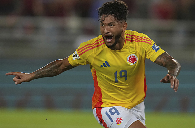 Prohry gigantů. Brazilci ani Argentinci nedali gól, čtyřmi trefami zazářil Suárez