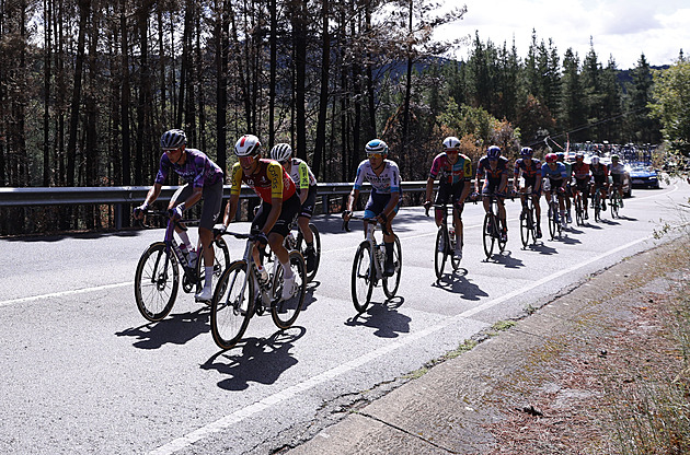 Vuelta ONLINE: Dojezd na brutální stěnu. Náskok úniku se nehne, čeká se bitva lídrů
