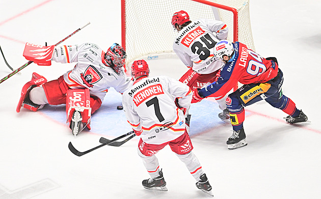 Lauko se podepsal pod debakl Hradce. Třinec rozprášil Olomouc, Jágr chyběl