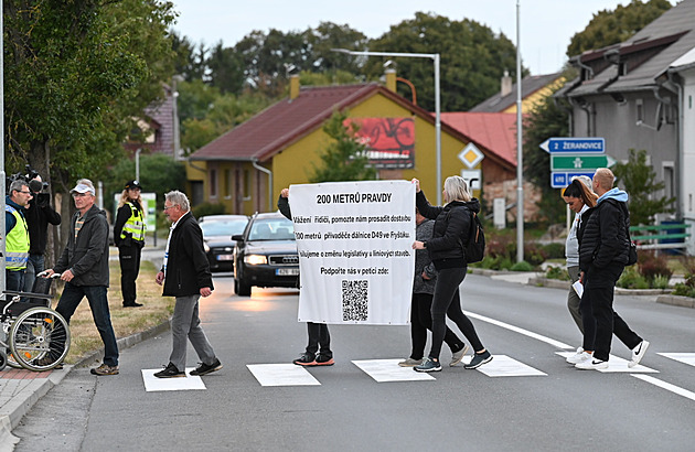 Lidé na Kroměřížsku opět blokují silnici kvůli nedokončené D49