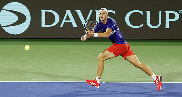Davis Cup ONLINE: Češi hrají s Američany 1:1, v deblu bojují Macháč a Menšík