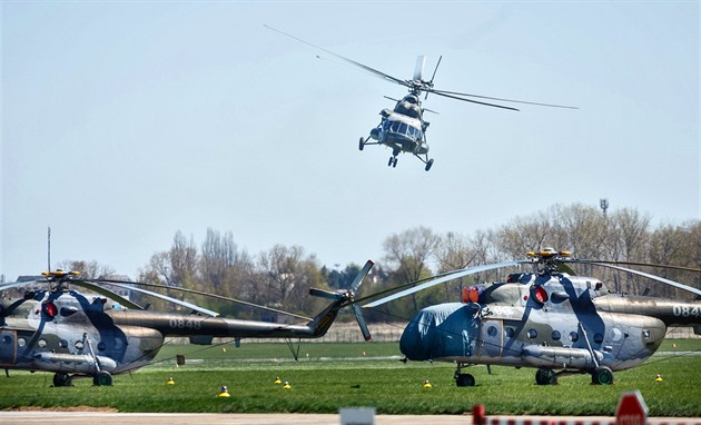 Do Polska dorazily tři české vrtulníky. Chránit jeho území začnou v nejbližší době