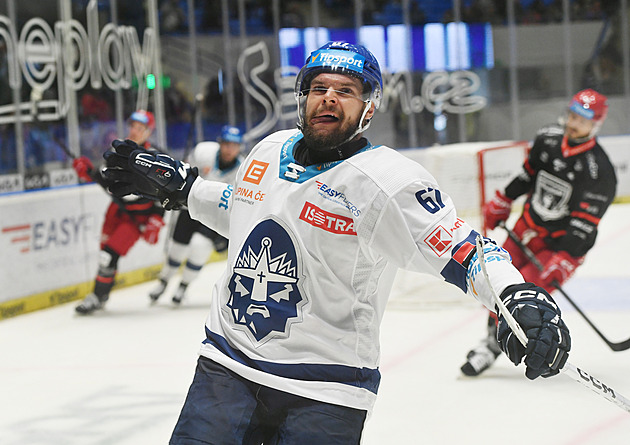 ONLINE: Kometa vede nad Spartou. Olomouc i Kladno slaví první výhry