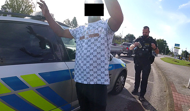 Lupič přepadl seniorku s chodítkem, policie si na něj počkala u ubytovny