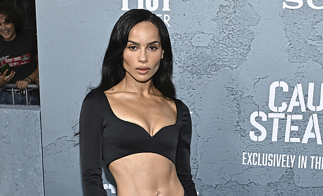 Přátelé patří do devadesátek, kritizuje Kravitzová seriál kvůli homofobním vtipům