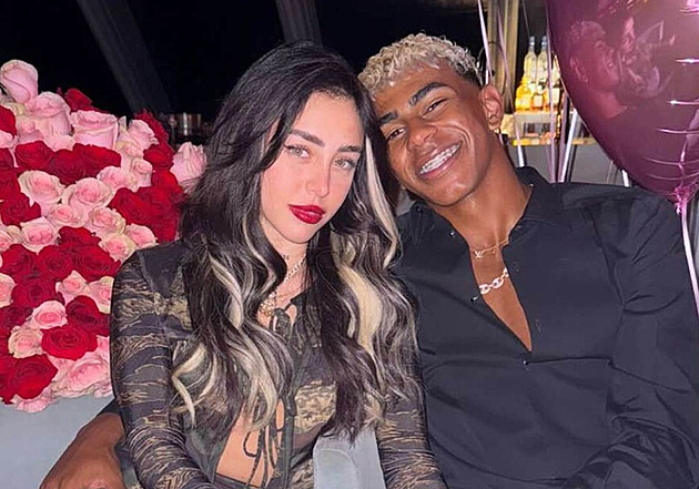 Mladá hvězda Barcelony Yamal randí s o sedm let starší argentinskou raperkou