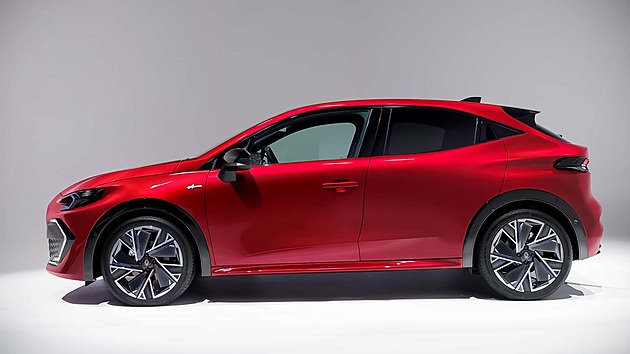 Krásné nové stroje z Mnichova: fabiobijec, vtipálek od Porsche a čínské UFO