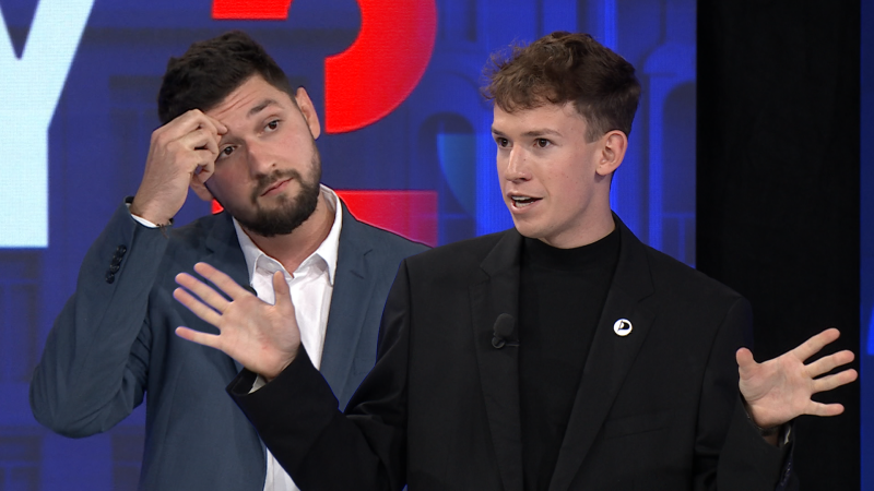 Mladí politici se pohádali kvůli slovům o vlastizradě. Motoristu pobouřil i rýpanec o hajlování