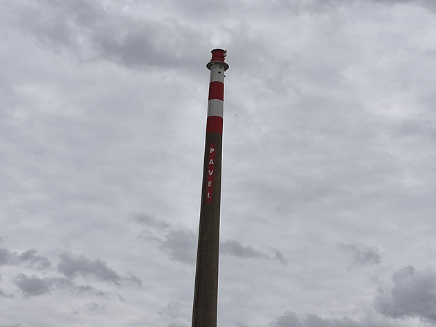 Uvítání pro prezidenta na komíně? Ale kdeže. Nápis Pavel patří někomu jinému