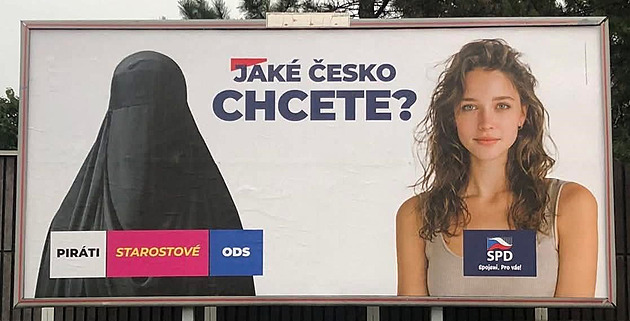 Muslimové žalují SPD kvůli billboardům s ženou v burce. Jde o hanobení, tvrdí