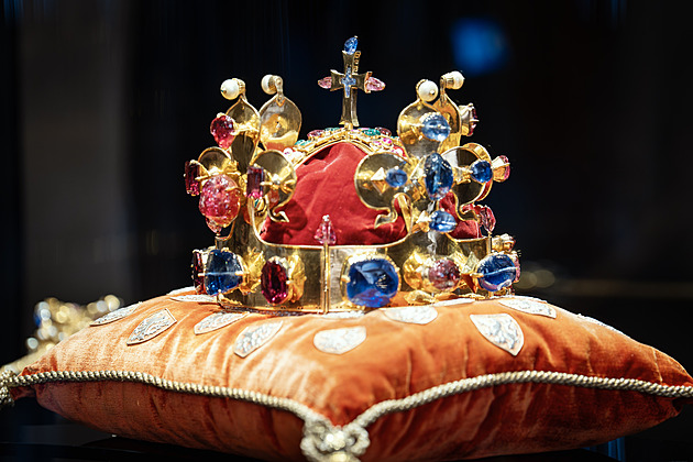 Sedm klíčů otevřelo prokletý poklad. Do kdy jsou vystaveny české korunovační klenoty
