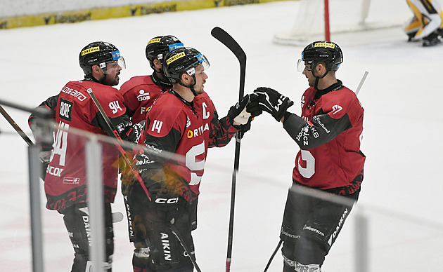 ONLINE: Sparta kontroluje zápas v Litvínově, Pardubice bleskově srovnaly