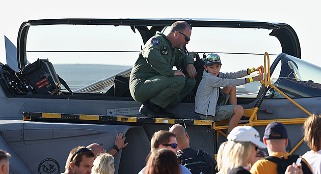 Prezident Pavel zahájil Dny NATO. Akce ukazuje novinky armády na jednom místě