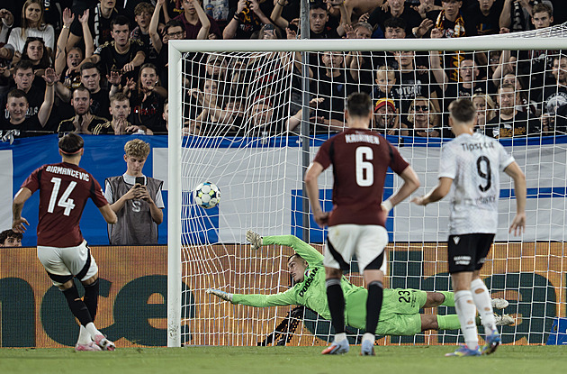 Sparta - Plzeň 2:1, vypjatý šlágr rozhodl z penalty Birmančevič, hostující Vydra vyloučen