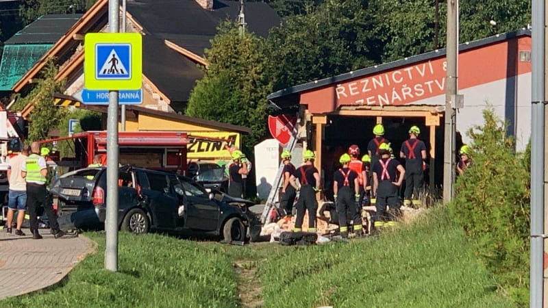 Vážná nehoda ve Valteřicích: Dva lidé zemřeli po střetu osobních vozidel