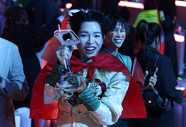 Putin zahájil oživenou sovětskou Eurovizi, vyhrála ji vietnamská píseň o bambusu